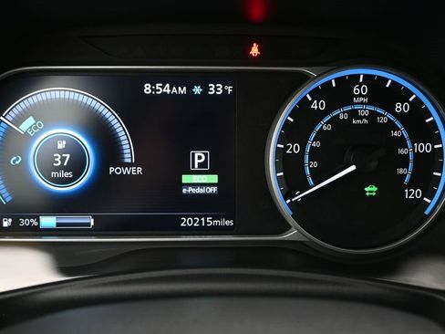 Used 2023 Nissan Leaf S image 9