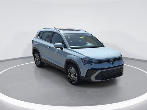 New 2026 Volkswagen Taos SE FWD image 2