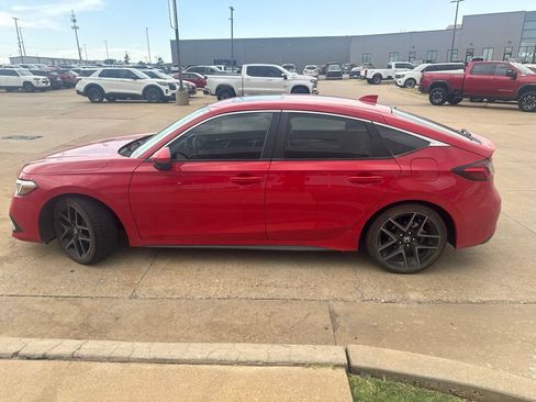 Used 2024 Honda Civic Sport Touring image 4