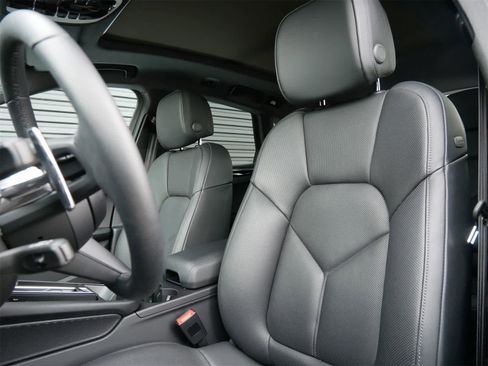 Used 2025 Porsche Macan image 5