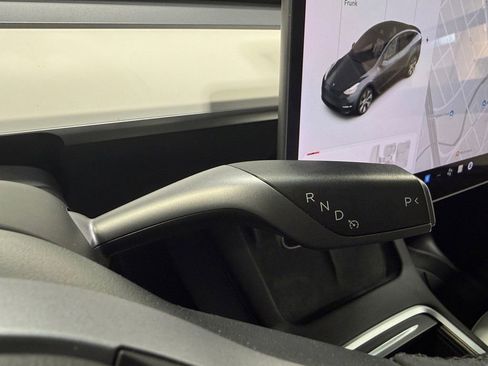 Used 2022 Tesla Model Y Long Range image 32