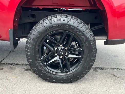 Used 2021 Chevrolet Silverado 1500 Custom Trail Boss AWD/4WD image 15