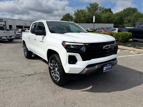 Used 2025 Chevrolet Colorado Z71 w/ Technology Package AWD/4WD image 8