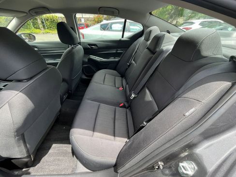 Used 2025 Nissan Altima 2.5 SV FWD image 25