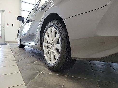 Used 2019 Toyota Camry LE image 18