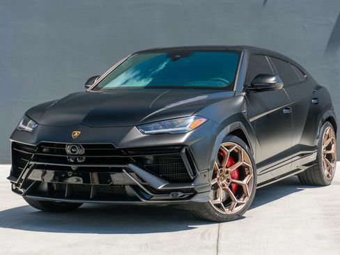 Used 2023 Lamborghini Urus Performante AWD/4WD image 3