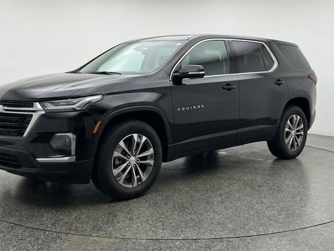 Used 2025 Chevrolet Equinox LT FWD image 3