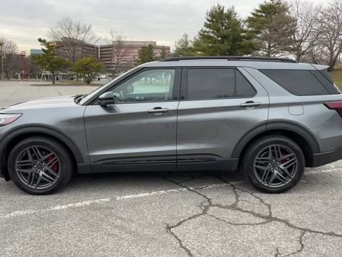 Used 2025 Ford Explorer ST image 43
