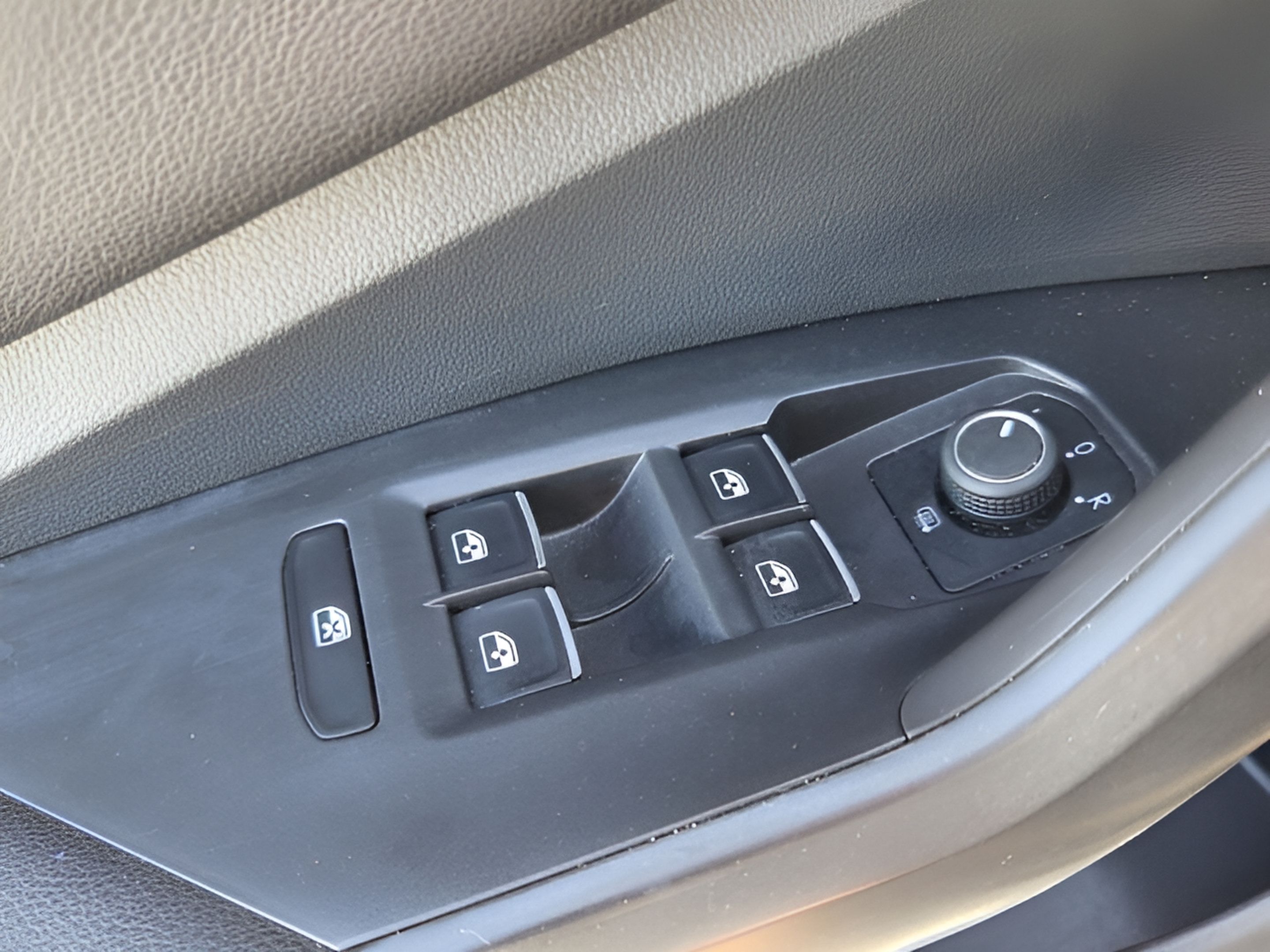 Used 2024 Volkswagen Jetta SE FWD image 28