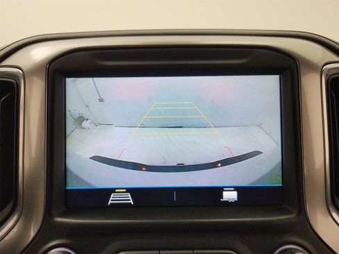 Used 2021 Chevrolet Silverado 2500 LT w/ Convenience Package image 8