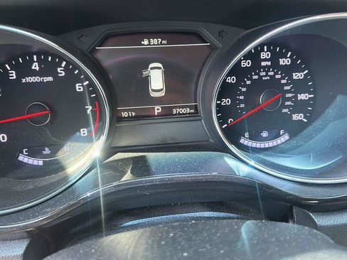 Used 2019 Kia Sedona SX FWD image 3