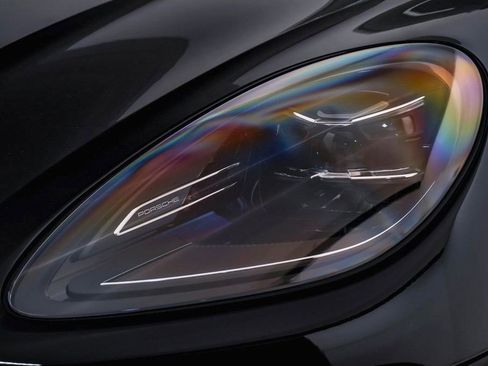 New 2025 Porsche Macan image 11