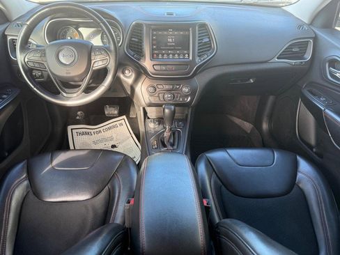 Used 2019 Jeep Cherokee Trailhawk w/ Cold Weather Group image 11