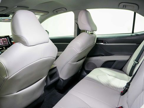 Used 2021 Toyota Camry SE w/ Carpet Mat Package (TMS) FWD image 16