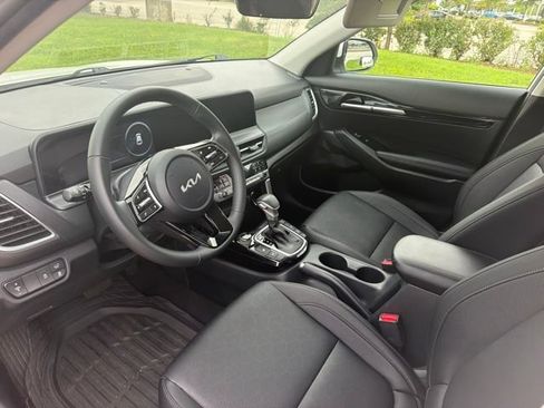 Used 2025 Kia Seltos EX AWD/4WD image 5