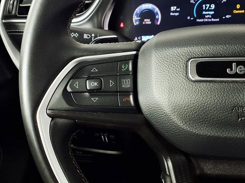Used 2023 Jeep Grand Cherokee Laredo AWD/4WD image 18