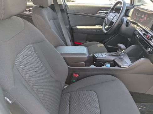 Certified 2026 Kia Sportage LX FWD image 12