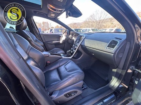 Used 2015 Volvo XC60 T5 Platinum w/ Climate Package image 16