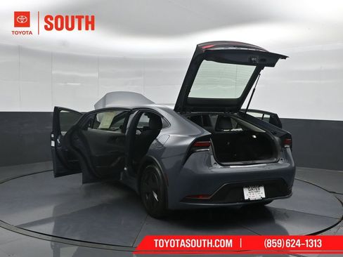 Used 2025 Toyota Prius LE FWD image 56