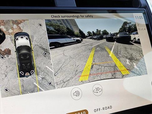 New 2025 Land Rover Discovery Dynamic SE image 13