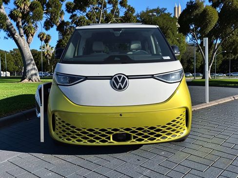 Used 2025 Volkswagen ID. Buzz 1st Edition image 3