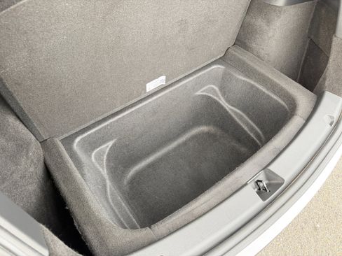 Used 2022 Tesla Model Y Long Range image 34