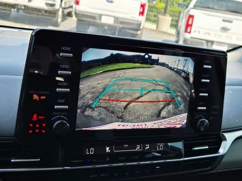 Used 2021 Toyota Sienna LE FWD image 27