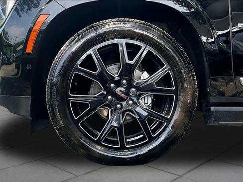 Used 2025 GMC Yukon Denali w/ Sun & Power Step Package AWD/4WD image 11