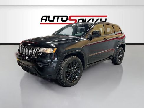 Used 2018 Jeep Grand Cherokee Altitude AWD/4WD image 3