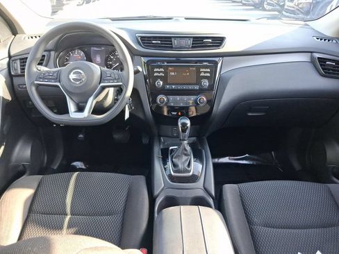 Used 2018 Nissan Rogue Sport S w/ S Appearance Package FWD image 9