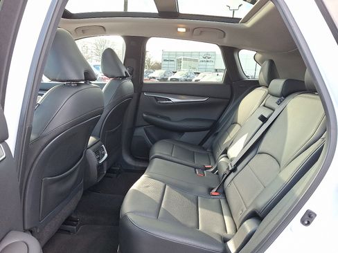 Certified 2023 INFINITI QX50 Luxe image 10