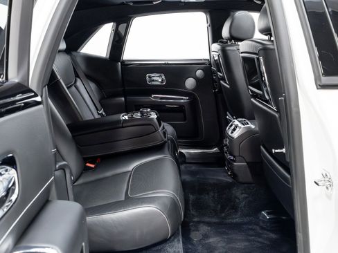 Used 2016 Rolls-Royce Ghost image 31