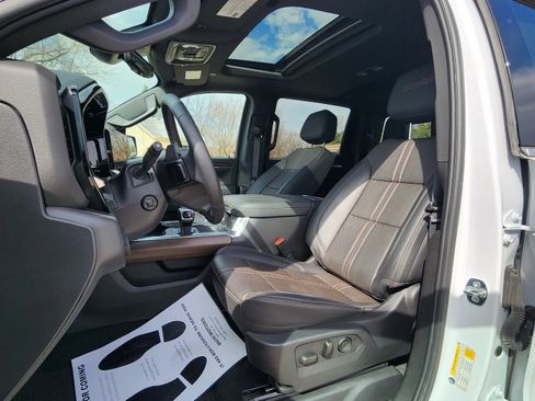 Used 2025 Chevrolet Silverado 1500 High Country w/ Technology Package image 12