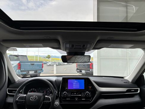 Used 2023 Toyota Highlander XLE AWD/4WD image 22