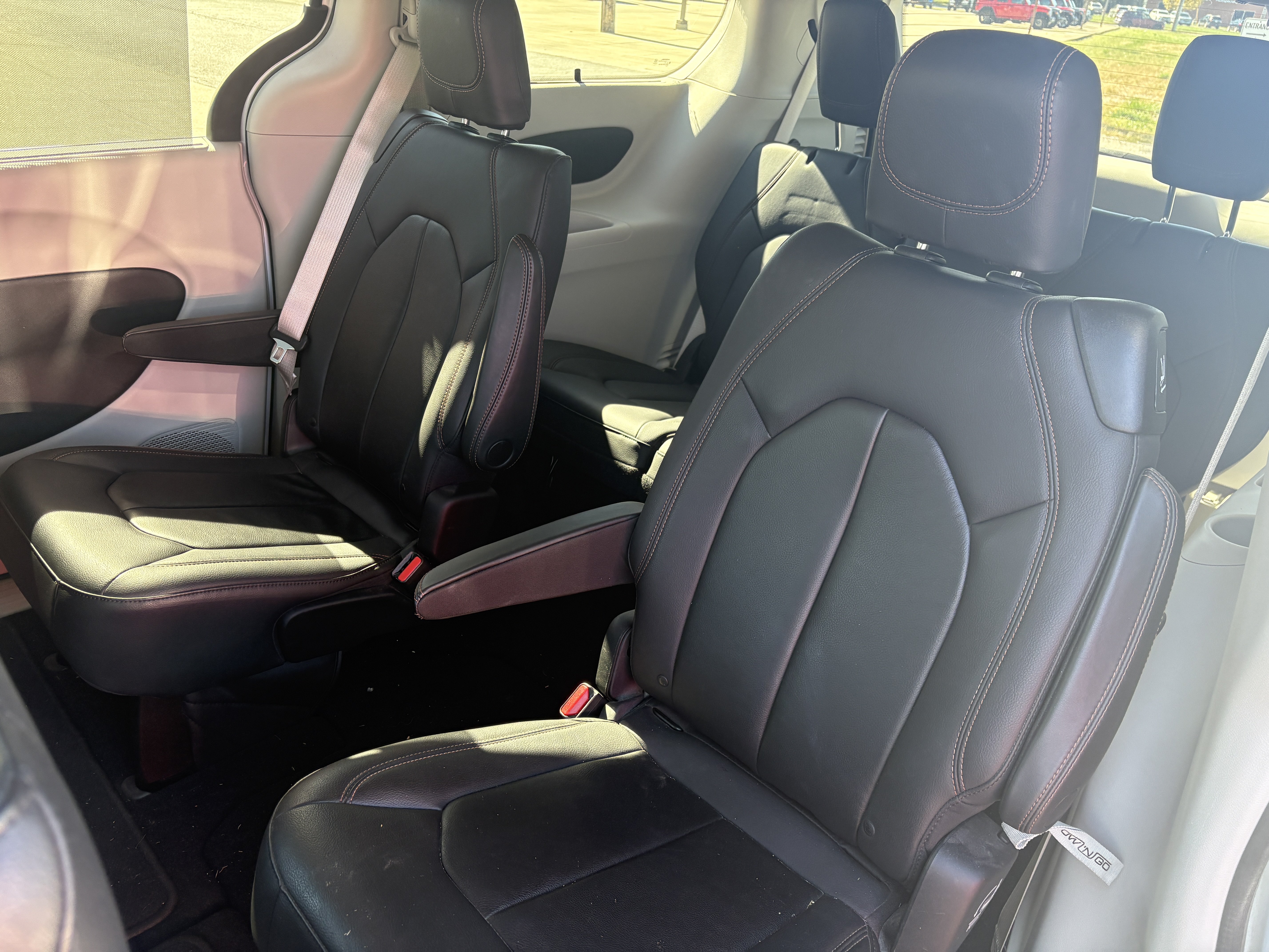 Used 2017 Chrysler Pacifica Touring-L FWD image 7