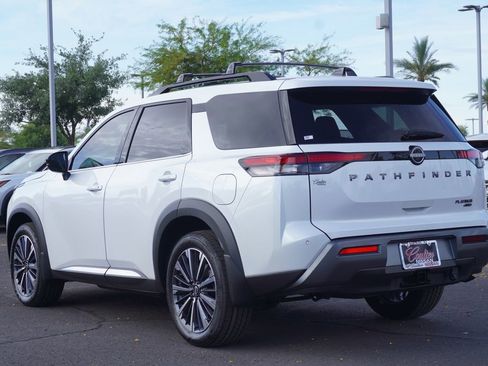 New 2026 Nissan Pathfinder Platinum image 3