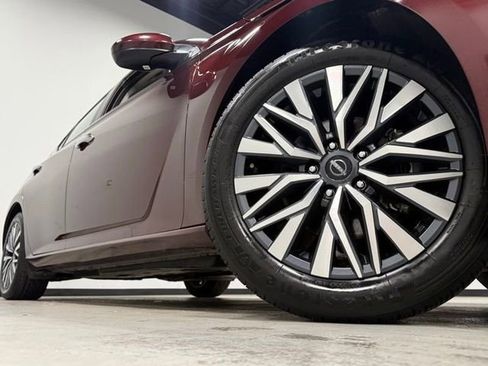 Used 2023 Nissan Altima 2.5 SV image 2