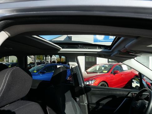 Used 2016 Subaru Forester 2.5i Premium w/ All-Weather Package image 32