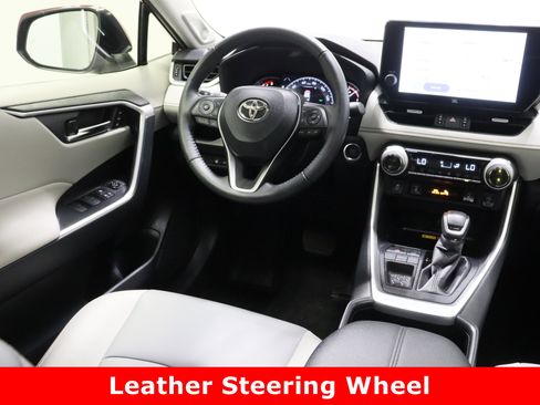 Used 2023 Toyota RAV4 XLE Premium image 33
