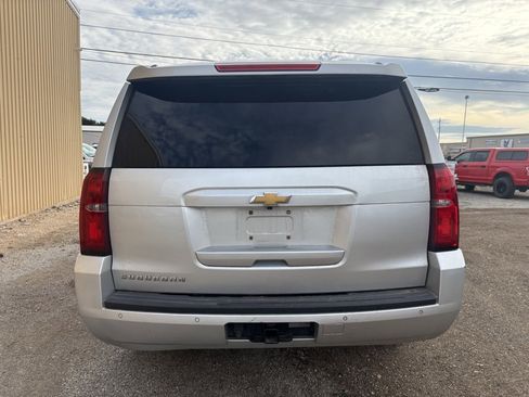 Used 2017 Chevrolet Suburban LT image 6