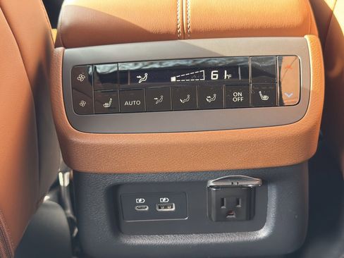 New 2025 Nissan Pathfinder Platinum image 34