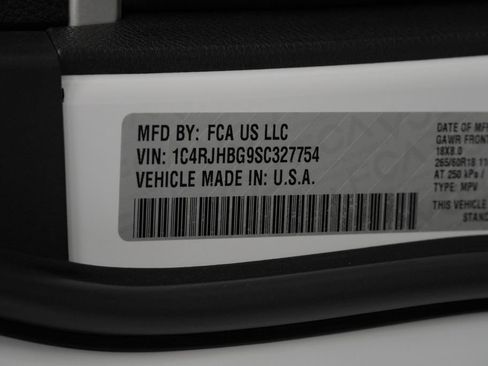 Used 2025 Jeep Grand Cherokee Limited w/ Trailer Tow Package AWD/4WD image 59