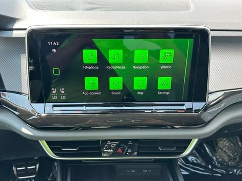 Certified 2026 Volkswagen Atlas Peak Edition AWD/4WD image 33