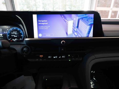 Certified 2023 Toyota Crown XLE image 18