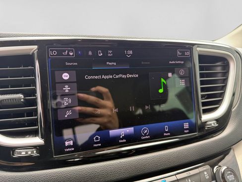 Used 2023 Chrysler Pacifica Touring-L FWD image 27
