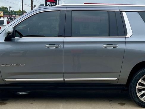 Used 2021 GMC Yukon XL Denali w/ Denali Premium Package AWD/4WD image 4