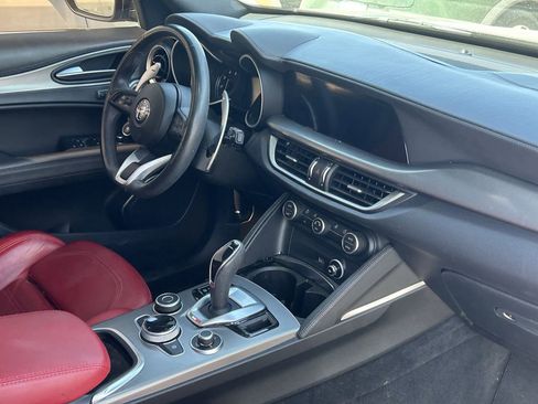 Used 2022 Alfa Romeo Stelvio Veloce AWD/4WD image 9