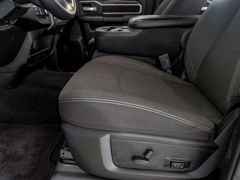 Used 2024 RAM 2500 Big Horn w/ Sport Appearance Package image 28