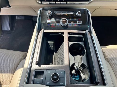 Used 2021 Lincoln Navigator Reserve w/ Luxury Package AWD/4WD image 21