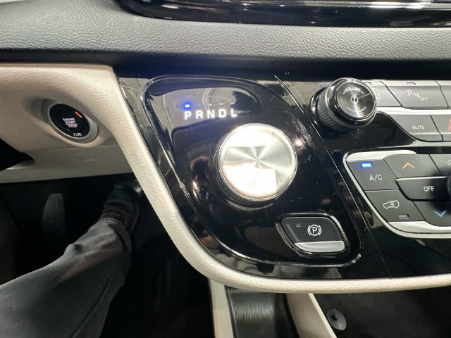 Used 2024 Chrysler Pacifica Touring-L FWD image 22